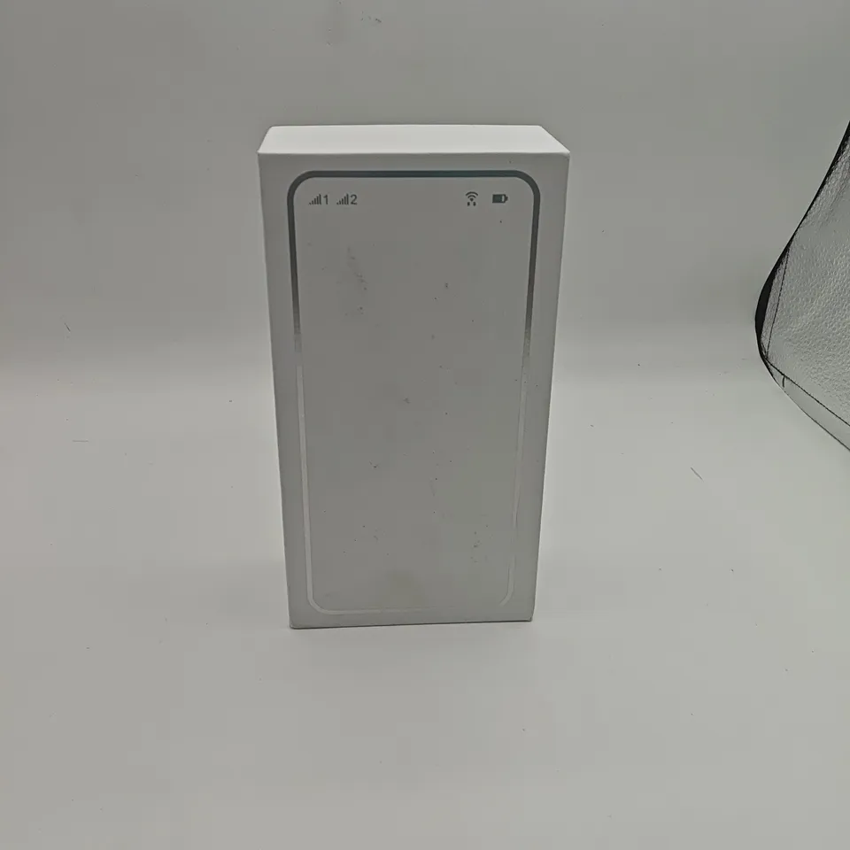 BOXED GENERIC 16GB ANDROID SMART PHONE IN WHITE