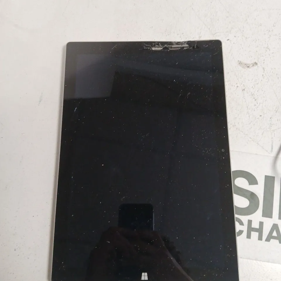 MICROSOFT SURFACE TABLET (DAMAGED) – SILVER, WITH STYLUS PEN AND CHARGER