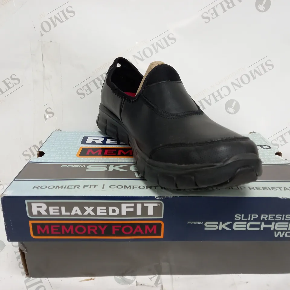 BOXED PAIR OF SKECHERS WORK RELAXED FIT SLIP-RESISTANT SHOES IN BLACK SIZE 6.5