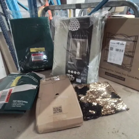 BOX OF 12 ASSORTED ITEMS TO INCLUDE: SEQUIN CUSHION COVER, 3-TIER TABLETOP SPICE RACK, STRATA CURTAINS, VELVET CUSHION COVERS ETC