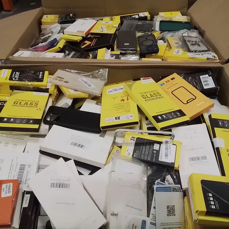 PALLET CONTAINING VERY LARGE AMOUNT OF BRAND NEW PHONE CASES [MODELS AND MAKES VARY]