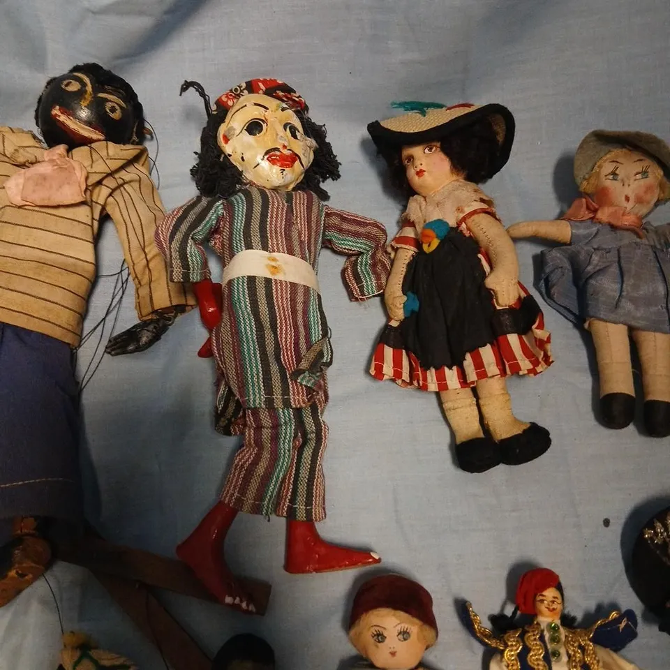 ASSORTED VINTAGE CLOTH DOLLS & PUPPETS – MIXED LOT (20+ PIECES)