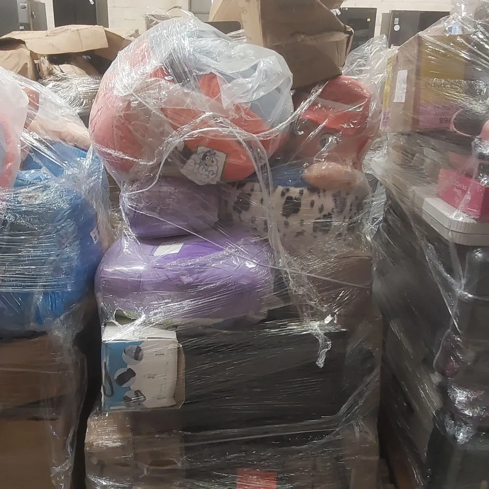 PALLET OF ASSORTED E-COMMERCE GOODS AND PRODUCTS TO INCLUDE: BLUEY CAR PLUSH SOFA, WOODY PLUSH CHAIR, GARDEN PARASOLS ECT