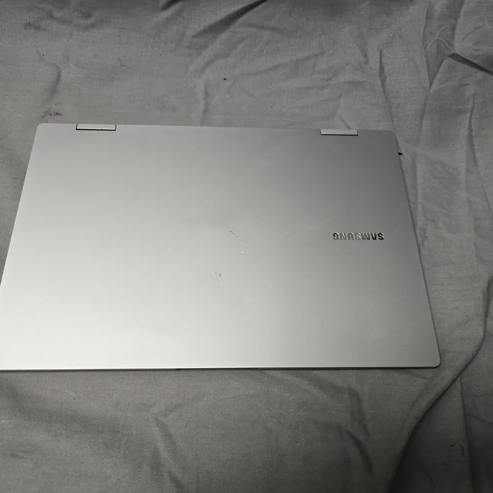 SAMSUNG NOTEBOOK 9 NP930QED LAPTOP – SILVER, INTEL EVO, AKG SOUND