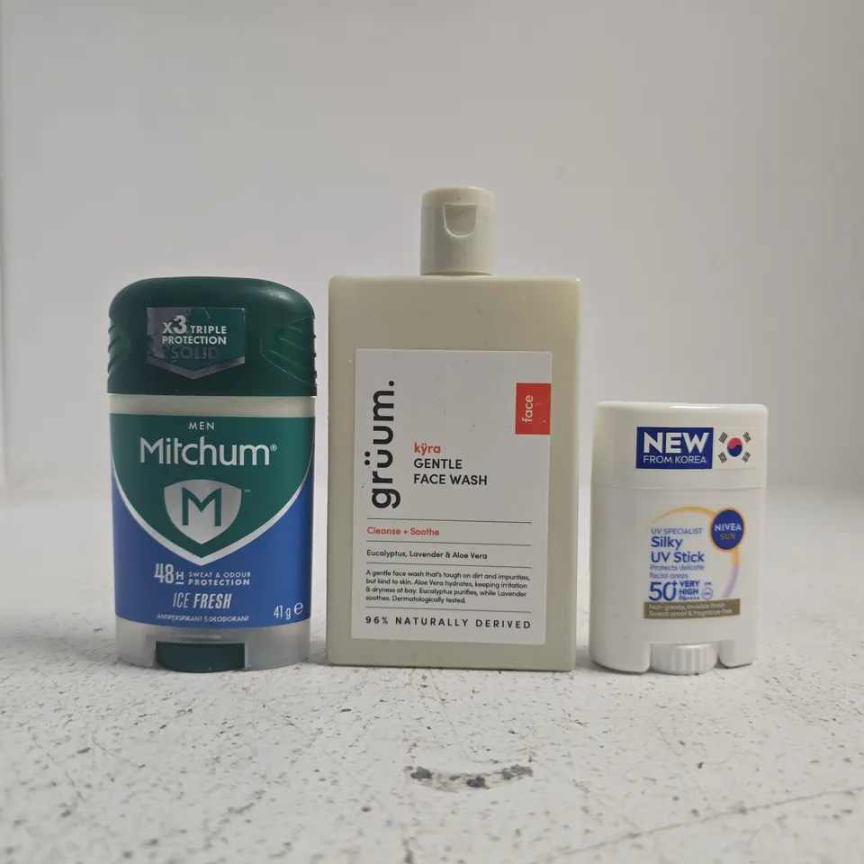 APPROXIMATELY 12 ASSORTED COSMETIC ITEMS INCLUDING VARIOUS MAKES AND BRANDS - COLLECTION ONLY