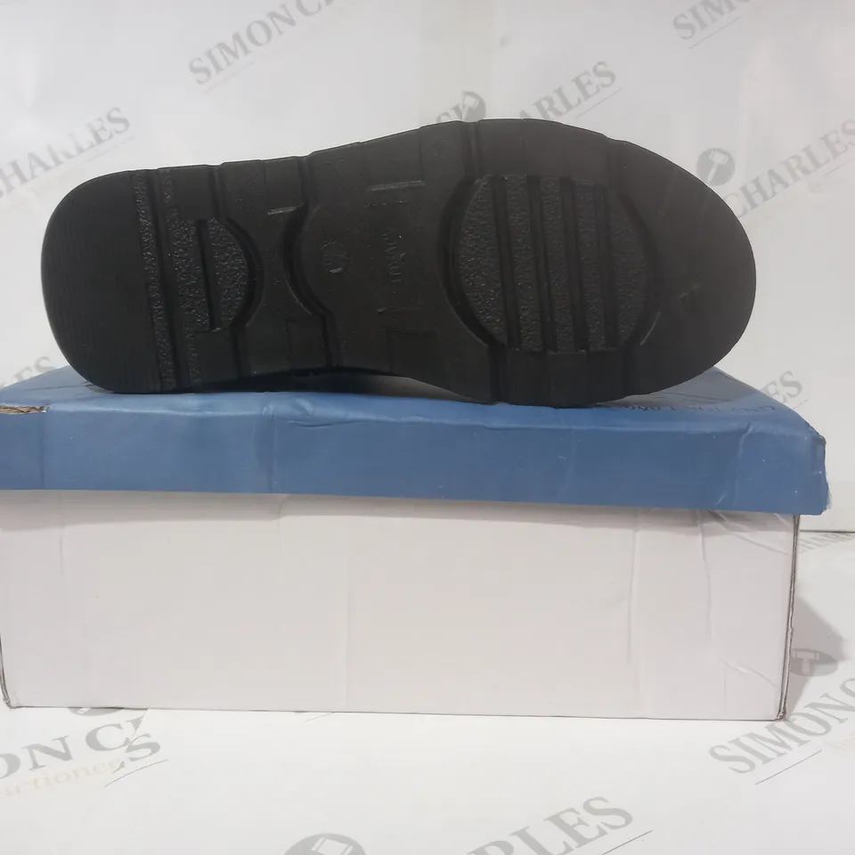 BOXED PAIR OF AJVANI COLLECTION SHOES IN BLACK UK SIZE 7