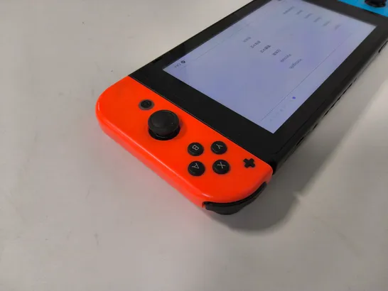 NintendoSwitch　一式 Lot 16: UNBOXED NINTENDO SWITCH HAC-001(-01) HANDHELD GAMING
