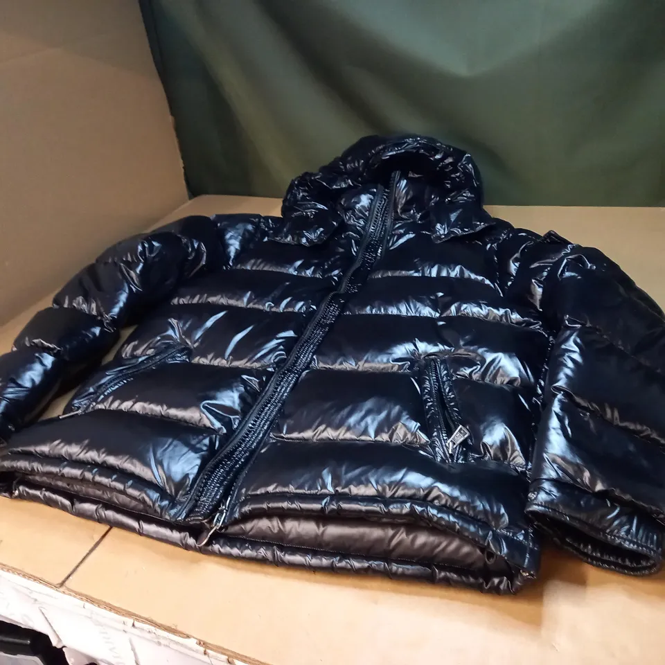 MONCLER ORIZABA SHORT DOWN COAT - SIZE 4