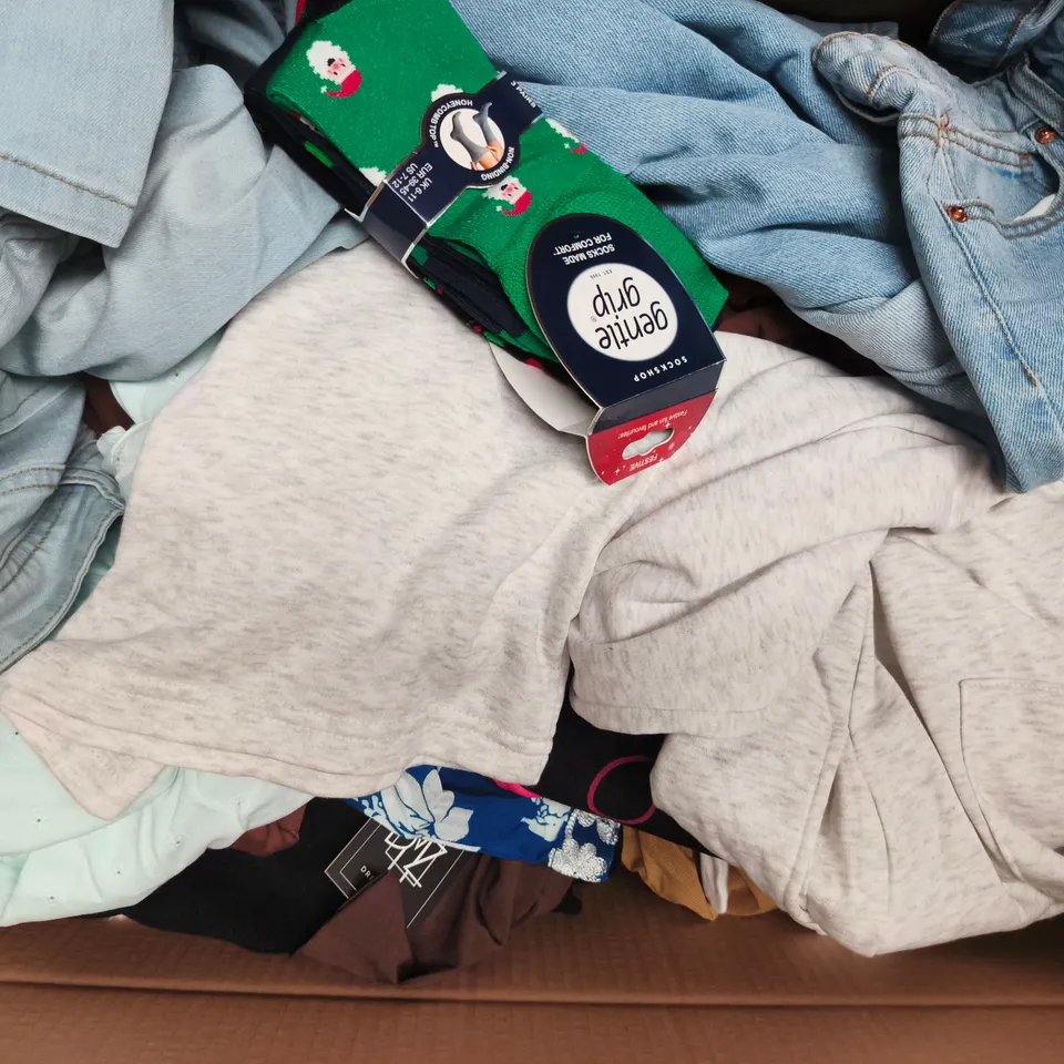 APPROXIMATELY 20 ASSORTED CLOTHING AND FASHION PRODUCTS IN VARIOUS STYLES AND SIZES - COLLECTION ONLY