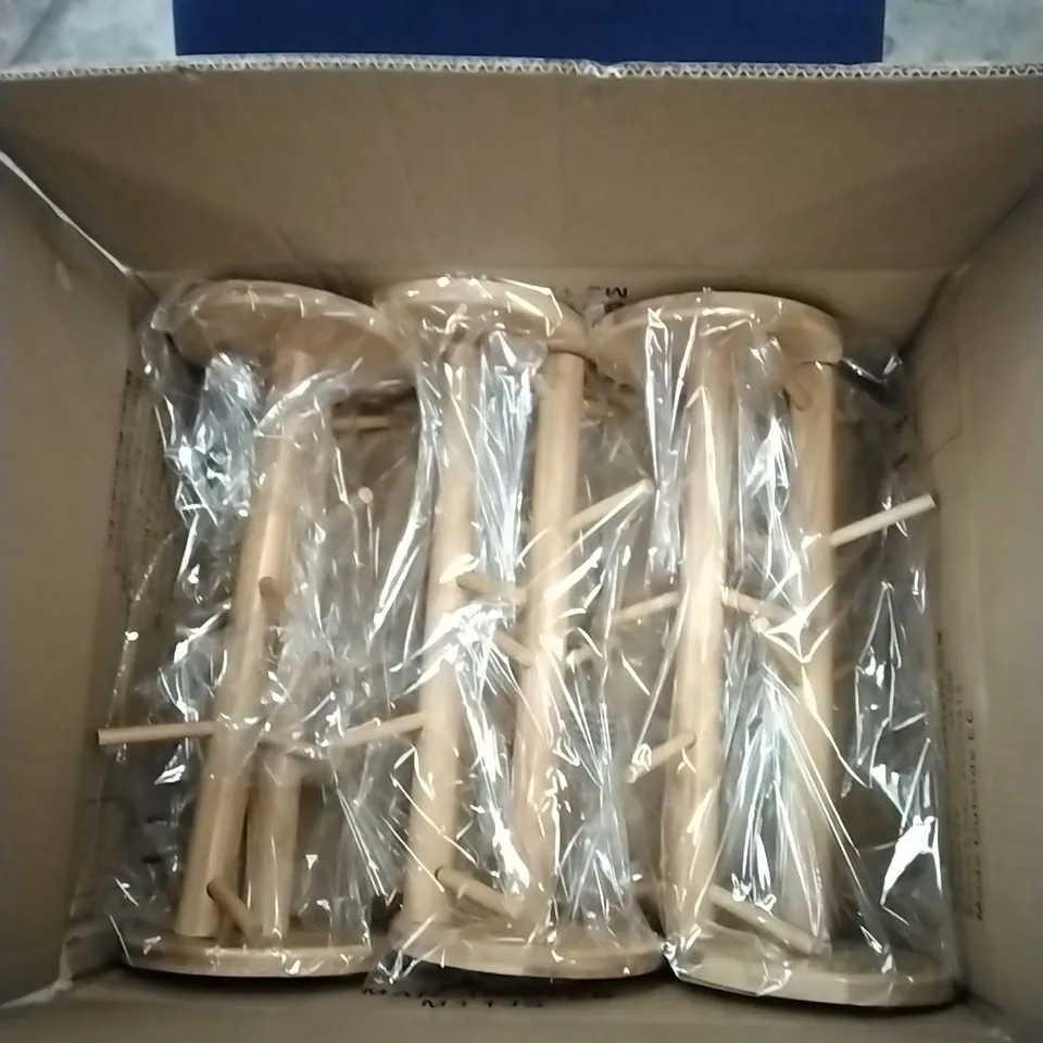 BOX TO CONTAIN APPROXIMATELY X6 WILCO BAMBOO MUG TREES