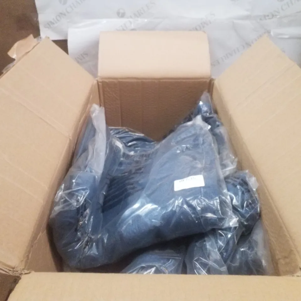 BOXED APPROXIMATELY 10 SIMPLY BE PLEAT DETAIL JEAN MID BLUE SIZE 28
