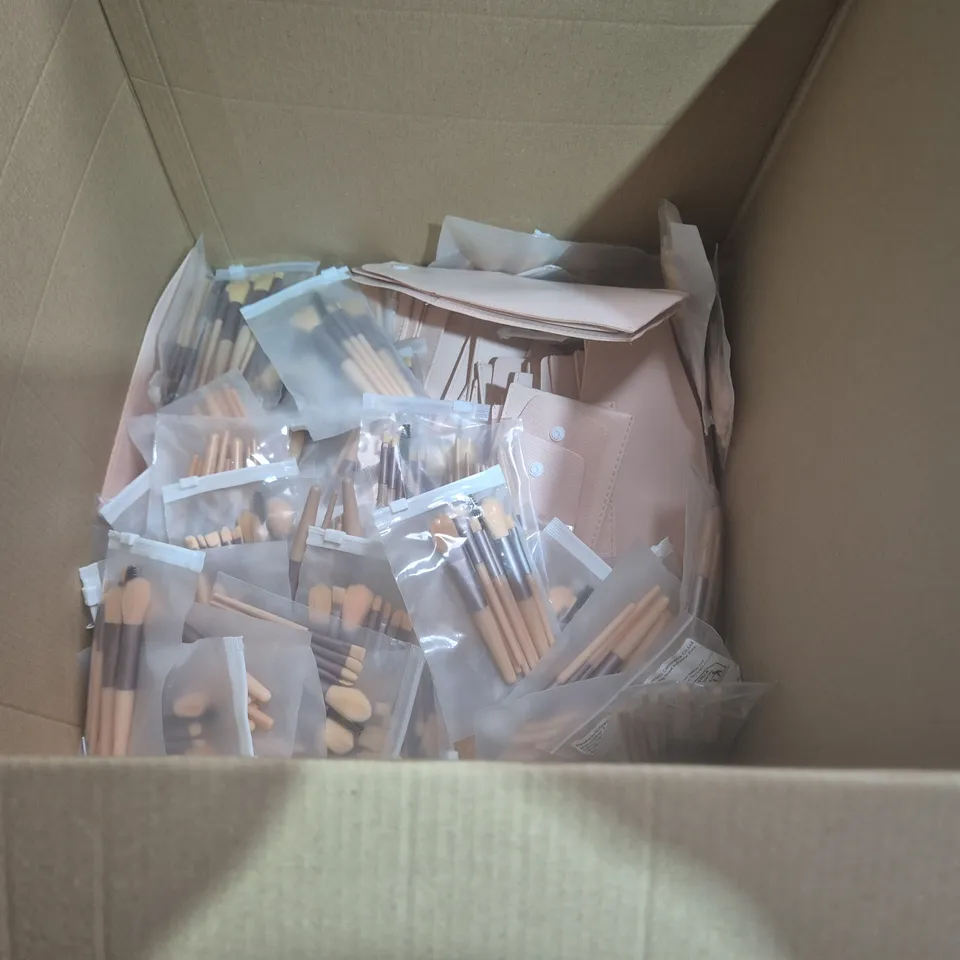 LOT OF APPROXIMATELY 40 8-PIECE MAKE UP BRUSH SETS WITH PALE PINK CARRY CASES