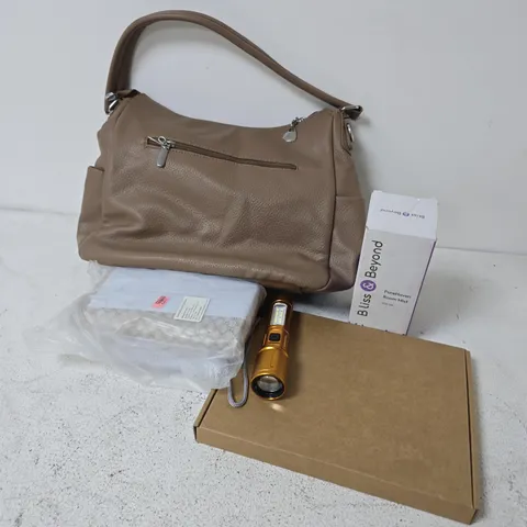 APPROXIMATELY 10 ASSORTED ITEMS TO INCLUDE ROOM MIST, HANDBAG, TORCH, ETC - COLLECTION ONLY
