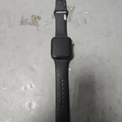 APPLE WATCH SERIES 4 