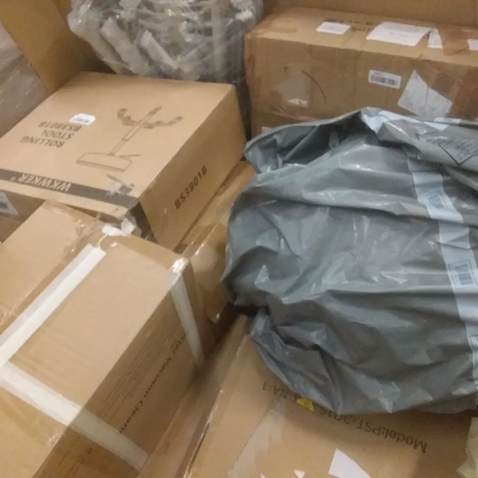 PALLET OF ASSORTED ITEMS INCLUDING HIGHCLERE 2 WALL MIRROR, SPACE HEATER, LEVEL 8, LUNA WEIGHTED BLANKET, DSEAP WALL COAT RACK, WKWKER ROLLING STOOL 