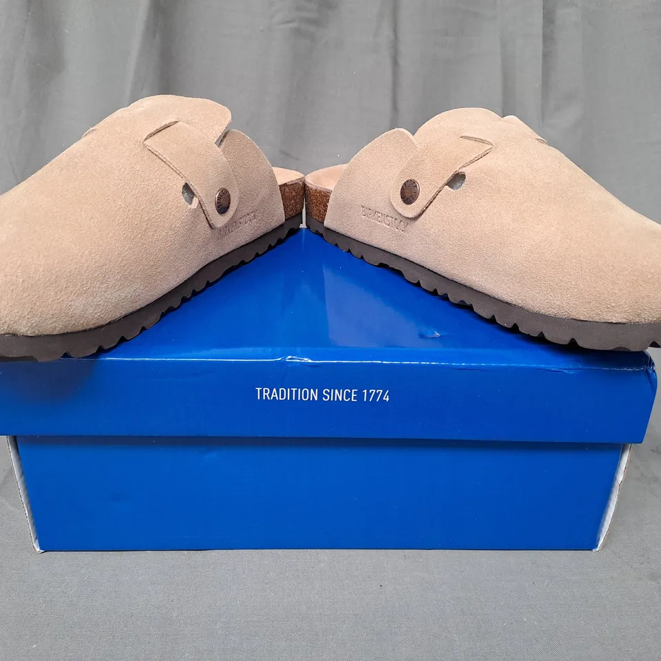 BOXED PAIR OF BIRKENSTOCK CLOSED TOE SHOES IN SANDSTONE EU SIZE 39