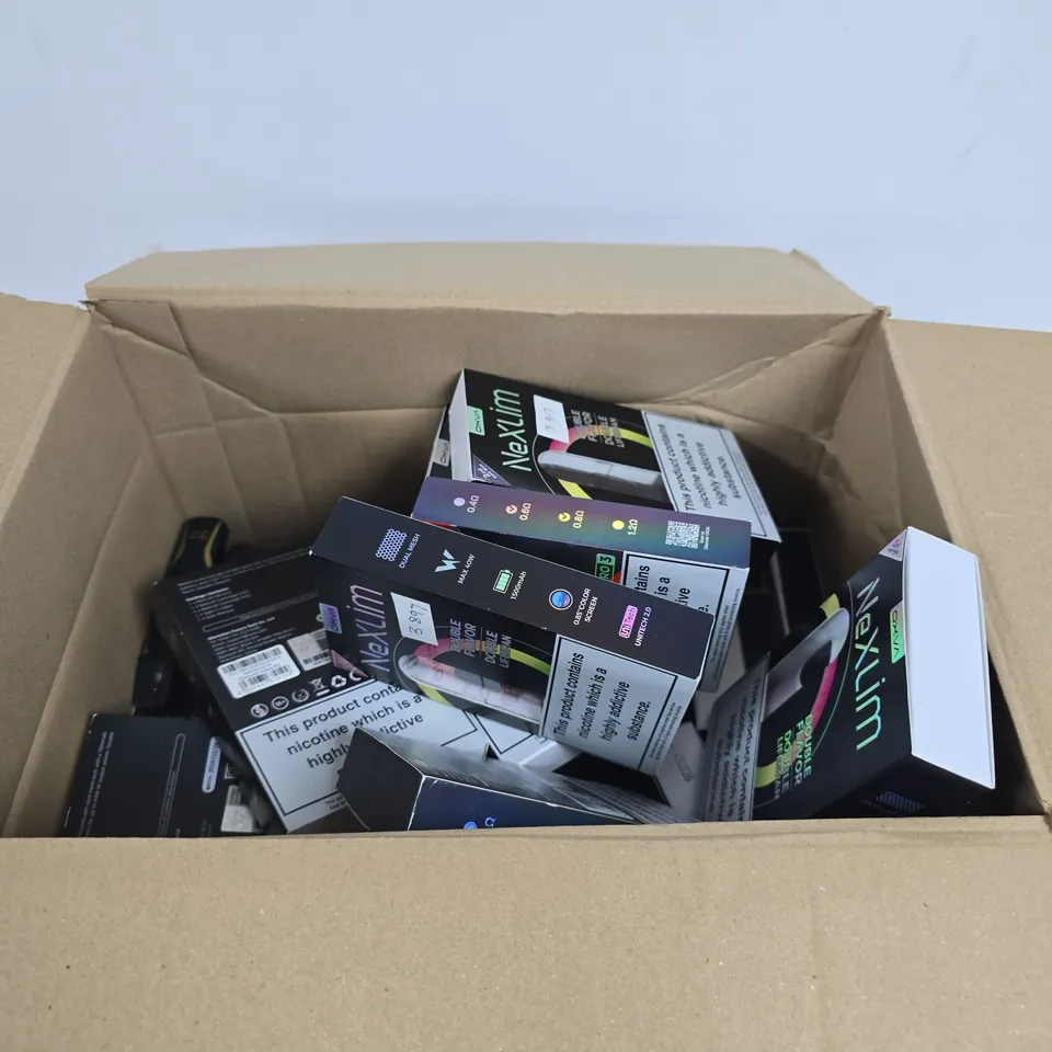 APPROXIMATELY 20 ASSORTED OXVA E-CIG PRODUCTS AND ACCESSORIES IN VARIOUS COLOURS, SHAPES AND SIZES