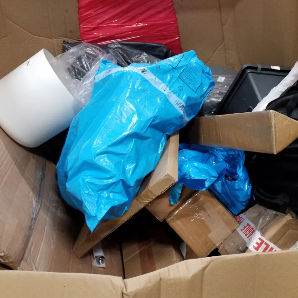 PALLET OF ASSORTED PRODUCTS INCLUDING TOILET SEAT, CAMPING CHAIR, PLAY PEN, 2.6M TELESCOPIC LADDER
