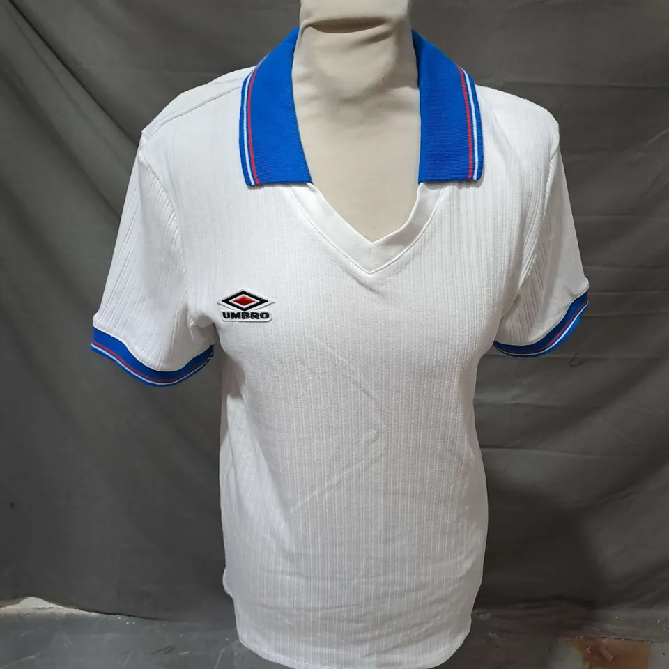 UMBRO RIB TENNIS TEE IN WHITE MULTI SIZE XS