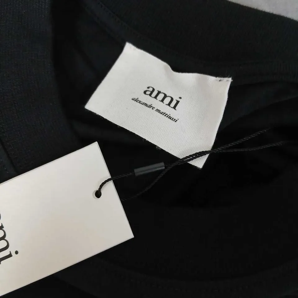 AMI ALEXANDRE MATTIUSSI BLACK T-SHIRT WITH RED HEART LOGO, SIZE S