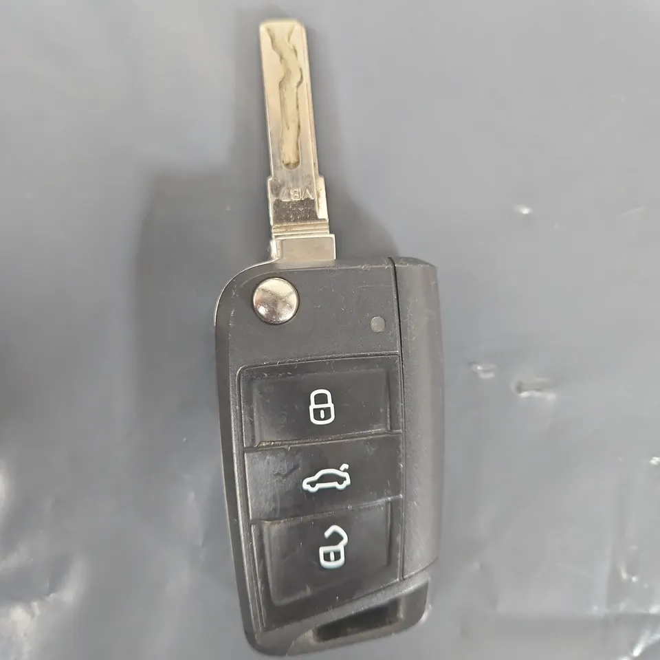 VOLKSWAGEN CAR KEY FOB WITH BLADE – VW LOGO 