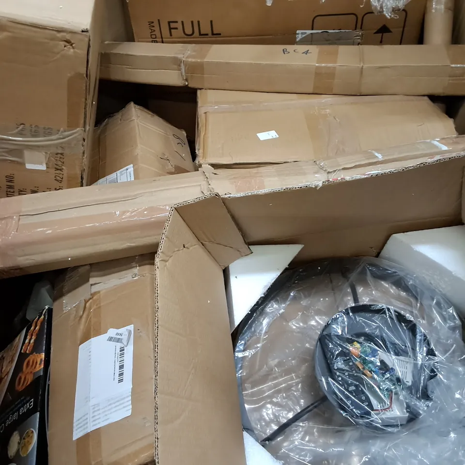 PALLET OF ASSORTED HOUSEHOLD ITEMS TO INCLUDE DIGITAL AIR FRYER, LEVELLING LAWN RACK AND METAL ANIMAL CRATE