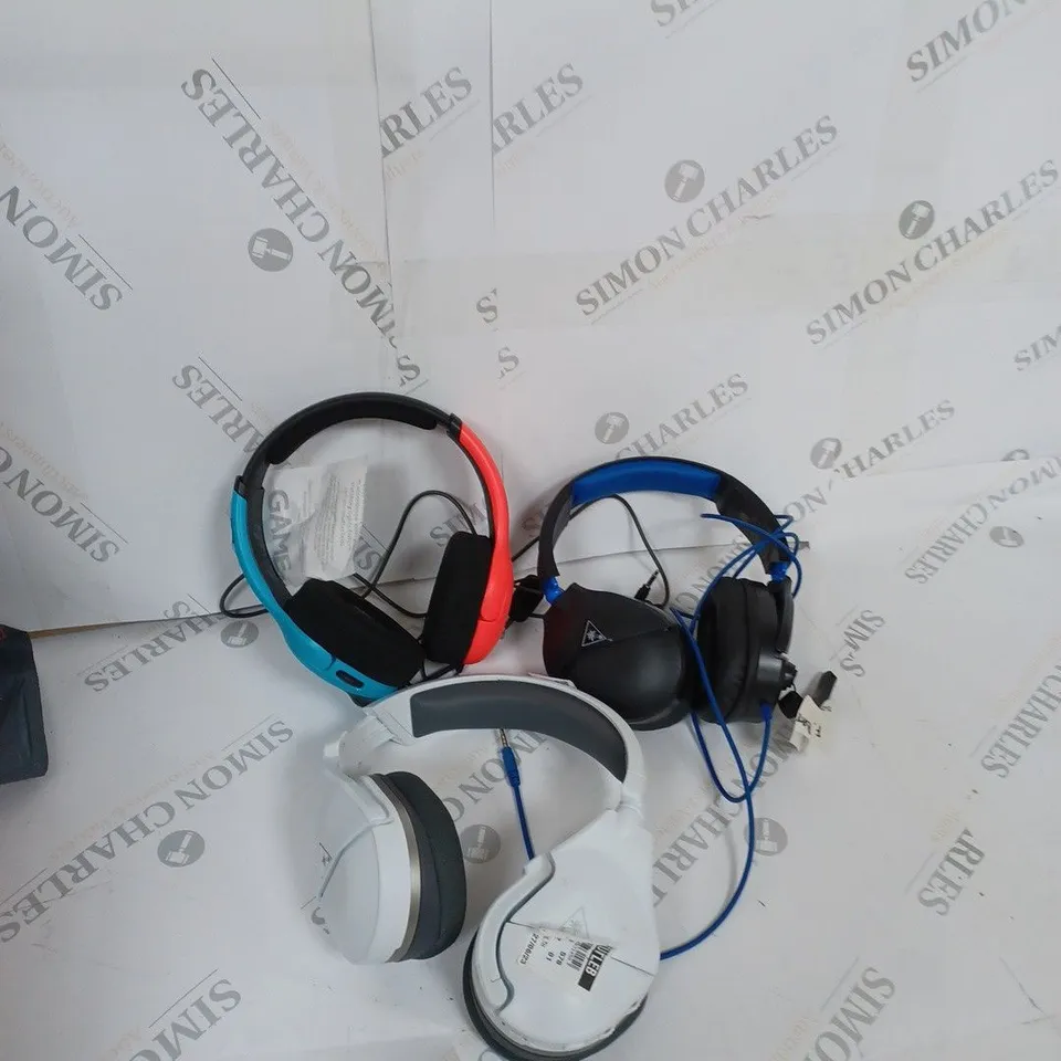 BOX OF APPROXIMATELY 10 GAMING HEADSETS TO INCLUDE SWITCH/TURTLE BEACH 