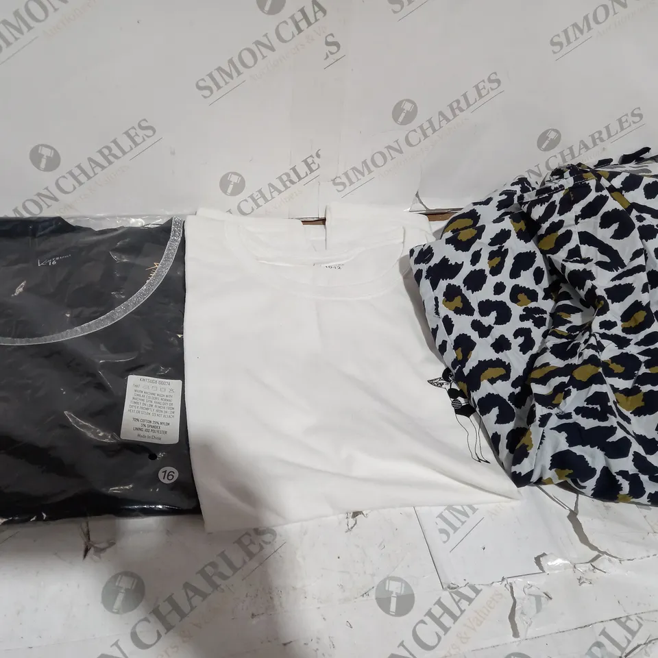 BOX OF APPROXIMATELY 15 ASSORTED ITEMS TO INCLUDE T-SHIRTS, TOPS, DRESS IN VARIOUS STYLES & SIZES