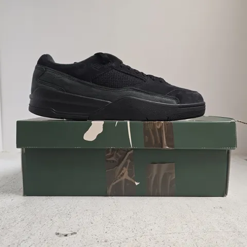 BOXED PAIR OF JORDAN FLIGHT COURT SHOES IN BLACK SIZE UK 11