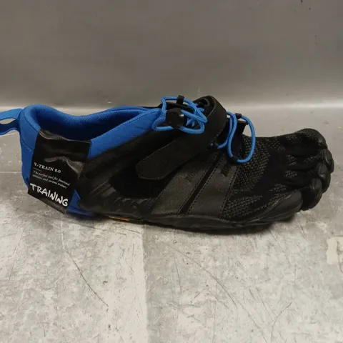 PAIR OF VIBRAM V-TRAIN 2.0 FIVE FINGER SHOES - 9