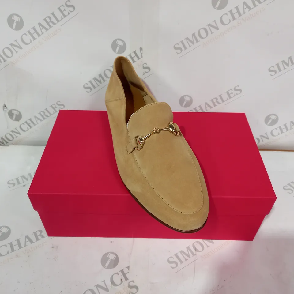 BOXED BOBBIES PARIS JILL ORIENTAL SAND SHOES - SIZE EU41