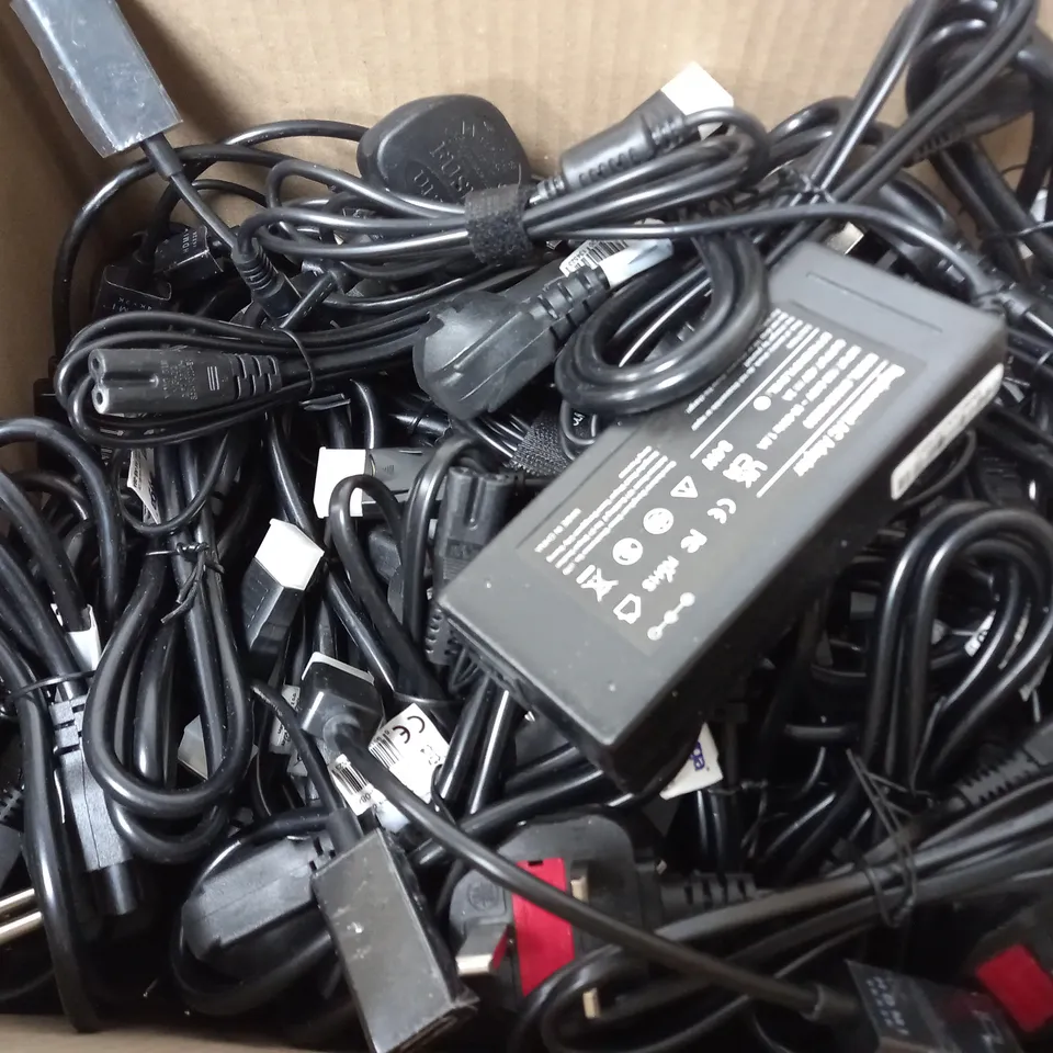 APPROXIMATELY 50 ASSORTED COMPUTER PERIPHERALS TO INCLUDE REPLACEMENT AC ADAPTERS, POWER CABLES, DISPLAY PORT ADAPTERS  