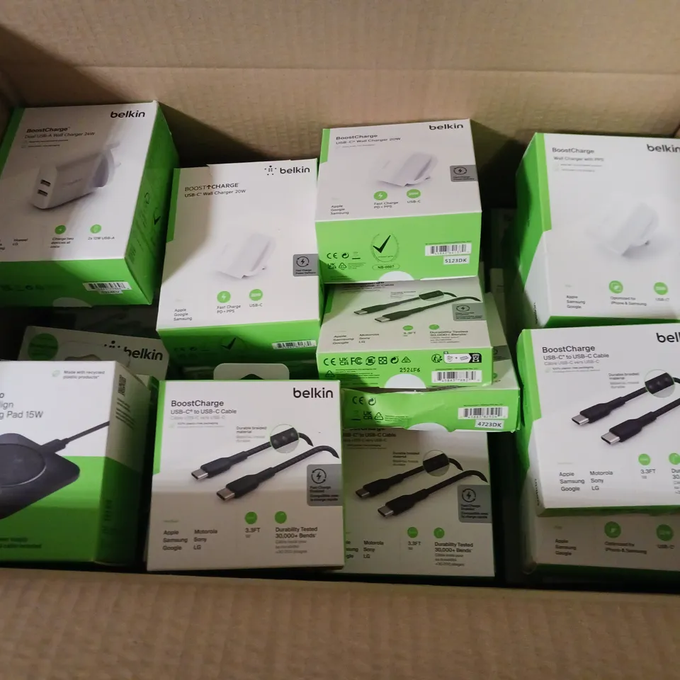 LOT OF ASSORTED BELKIN ITEMS TO INCLUDE WALL CHARGERS AND USB-C  CABLES 