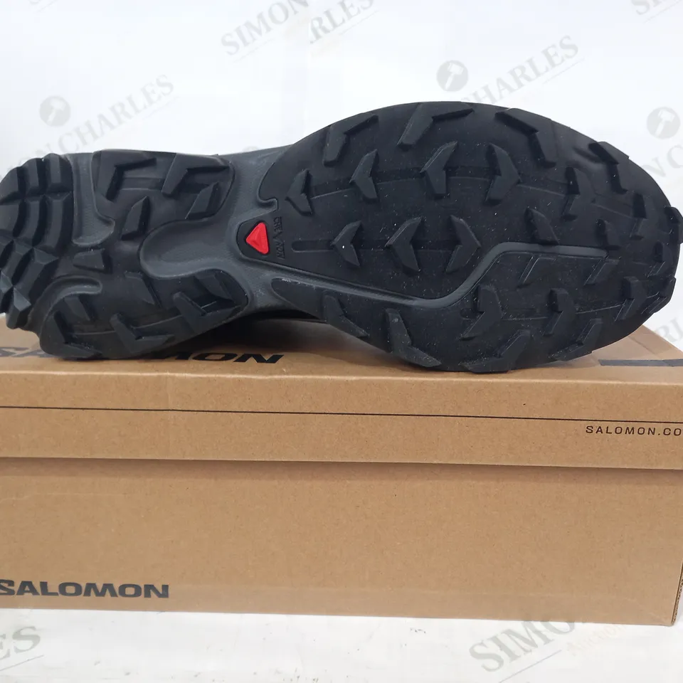 BOXED PAIR OF SALOMON XT-6 GTX SHOES IN BLACK/GREY UK SIZE 11
