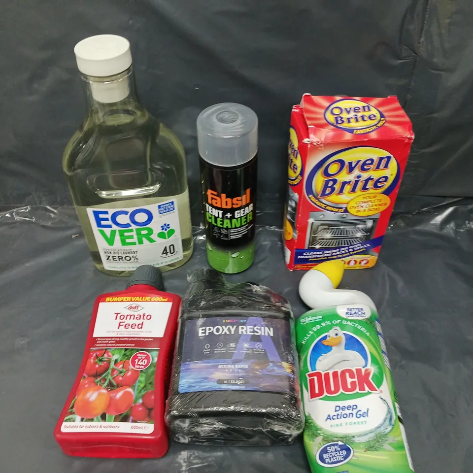 APPROXIMATELY 10 ASSORTED HOUSEHOLD PRODUCTS TO INCLUDE OVEN BRITE, LAUNDRY LIQUID, TOMATO FEED ETC - COLLECTION ONLY 