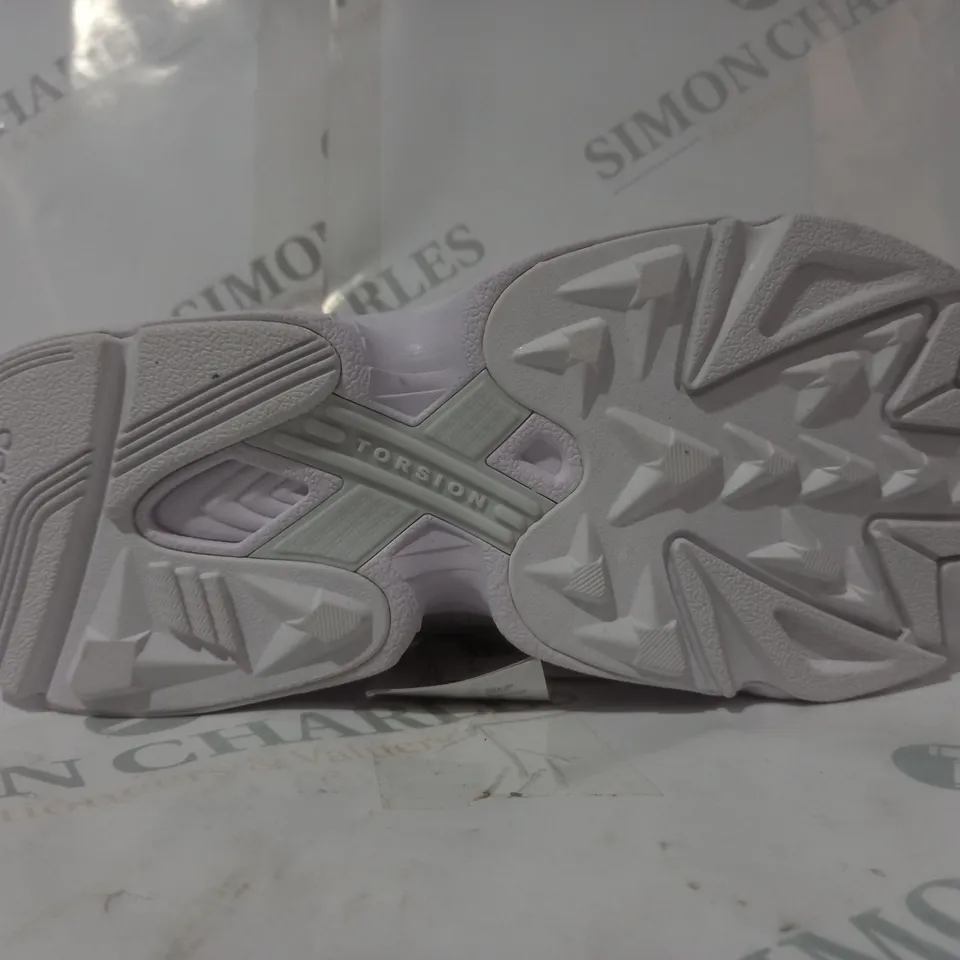 PAIR OF ADIDAS FALCON W SHOES IN WHITE UK SIZE 6