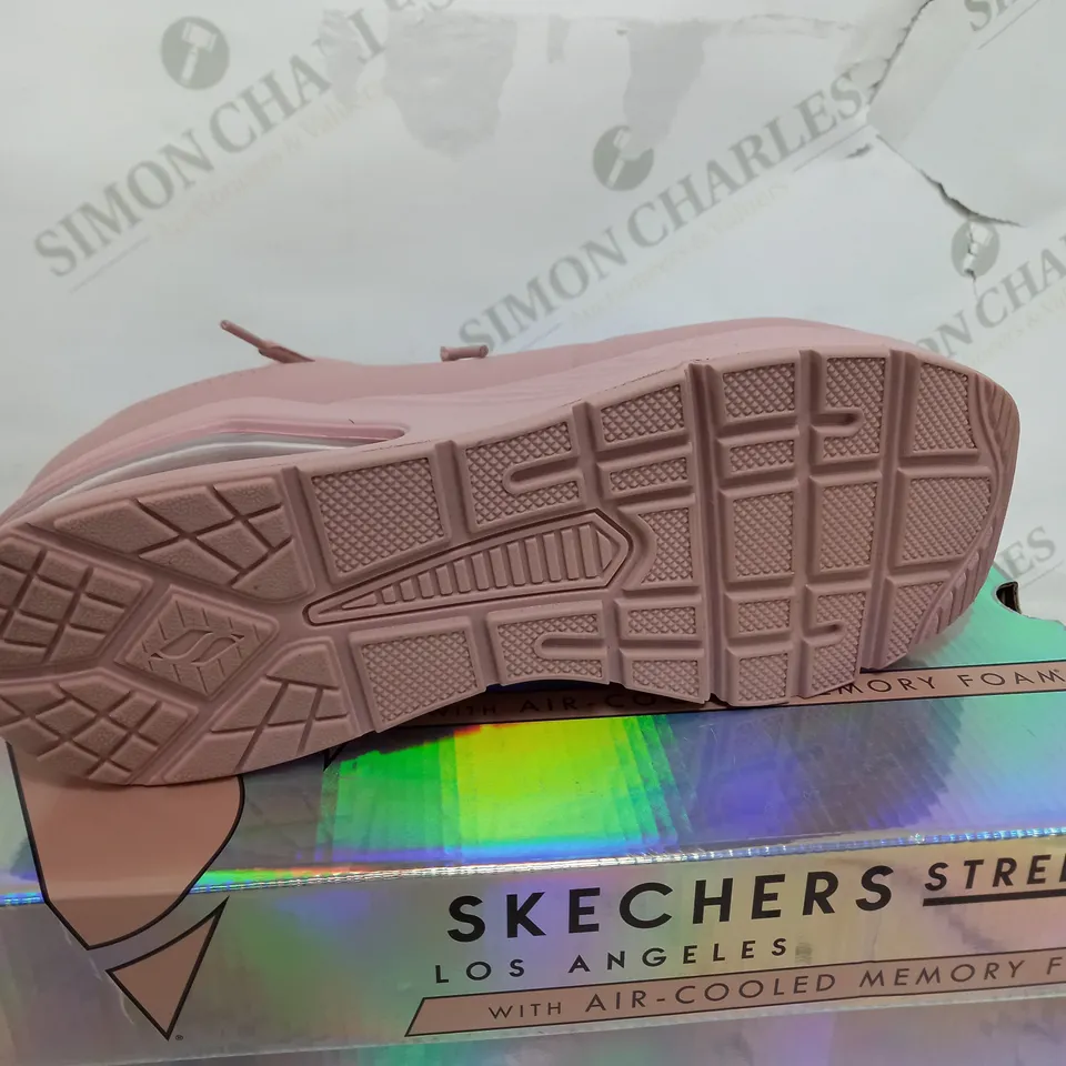 SKECHERS LOS ANGELES MEMORY FOAM TRAINER IN PINK SIZE 7