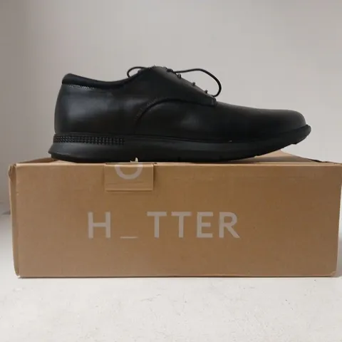 BOXED PAIR OF HOTTER LACE UP SHOES IN BLACK SIZE 9.5