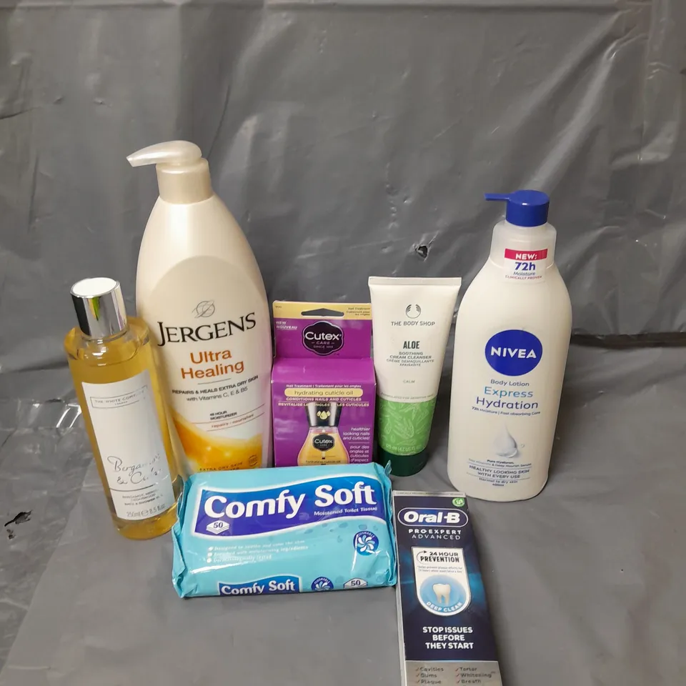 APPROXIMATELY 20 ASSORTED COSMETICS PRODUCTS TO INCLUDE - ORAL B PRO EXPERT ADVANCED TOOTHPASTE - THE BODY SHOP CREAM CLEANSER - COMFY SOFT TOILET TISSUE WIPES - ETC 