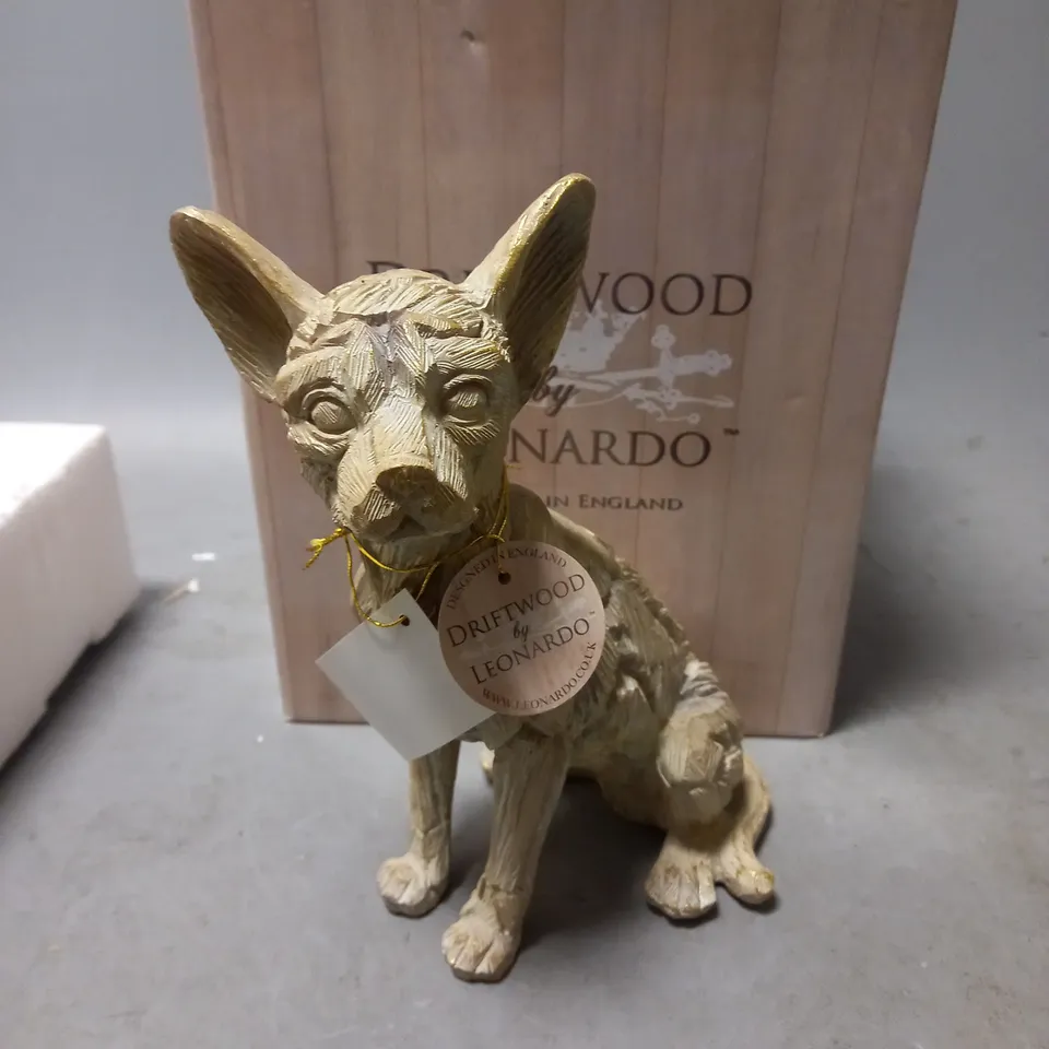 BRAND NEW DRIFTWOOD BY LEONARDO SITTING CHIHUAHUA