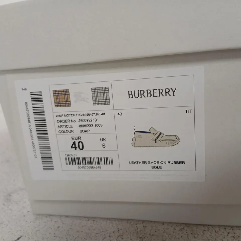 BURBERRY LEATHER BABY SHOES – WHITE WITH BLUE TRIM, ZIP DETAIL (EU 40 / UK 6)