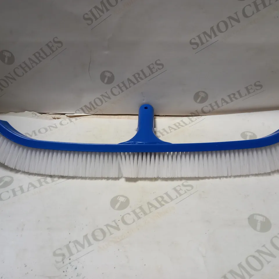 LARGE BOX OF GREENEREVER SWIMMING POOL BRUSHES 18"