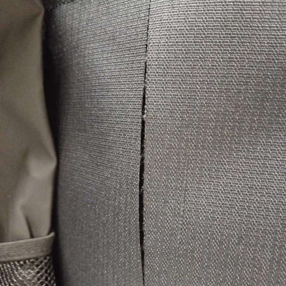 LOT OF 2 BAGS TO INCLUDE EVERLAST & NIKE 