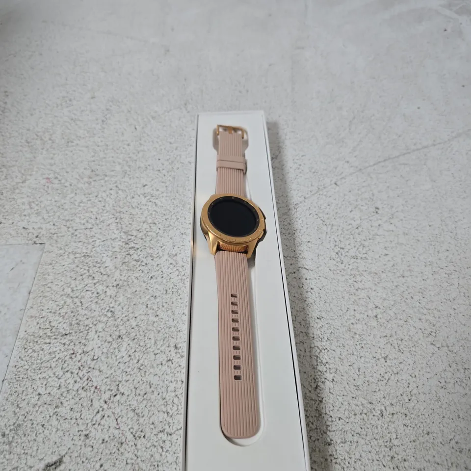 SAMSUNG GALAXY WATCH7 SMARTWATCH – PINK STRAP, ROSE-GOLD CASE – BOXED