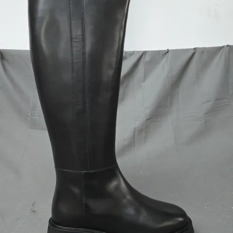 BOXED PAIR OF SEASALT CORNWALL WILD LANDS KNEE-HIGH BOOTS IN BLACK EU SIZE 38