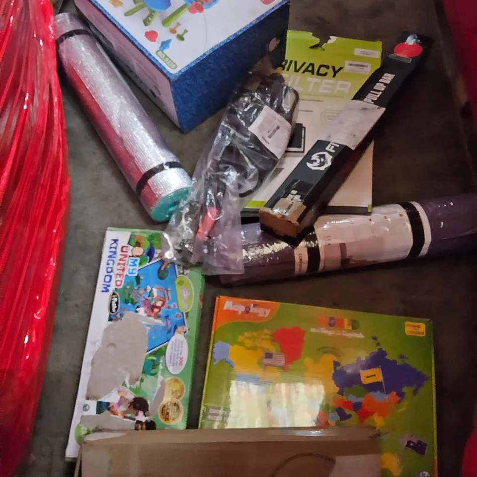 PALLET OF ASSORTED ITEMS TO INCLUDE, COOL BAG, BALOON ARCH KIT, MAP GAMES, EXCERCISE MATS, CAMPING MATS, PULL UP BAR, CONE WHALE BEACH TOYS, MONITOR FILTERS, CYCLE LUGGAGE CARRIER.
