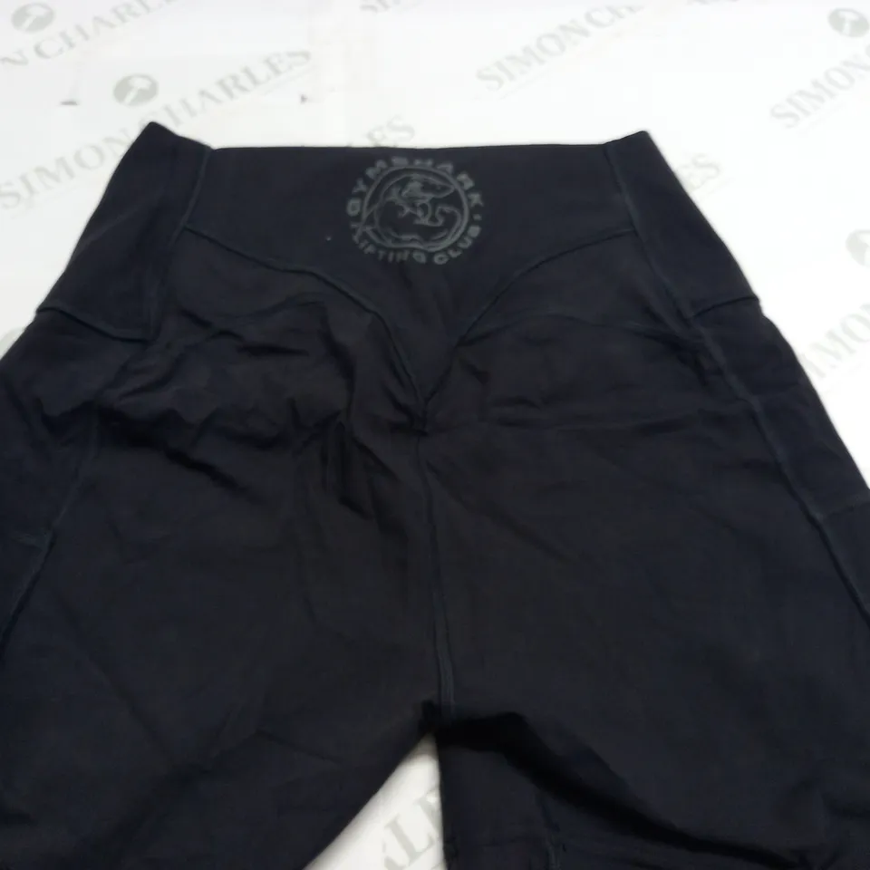 GYMSHARK BLACK TRAINING SHORTS - M