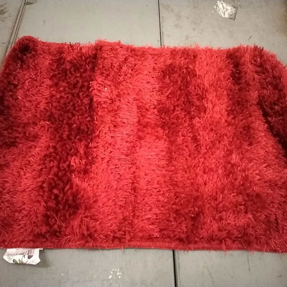 BRAND NEW JANAE BATH MAT- RED - SIZE 40CM X 55CM 