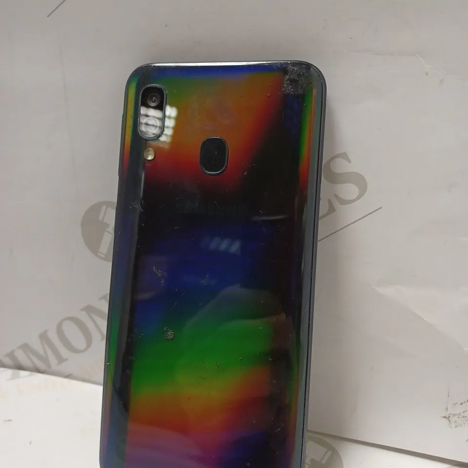 SAMSUNG GALAXY A40