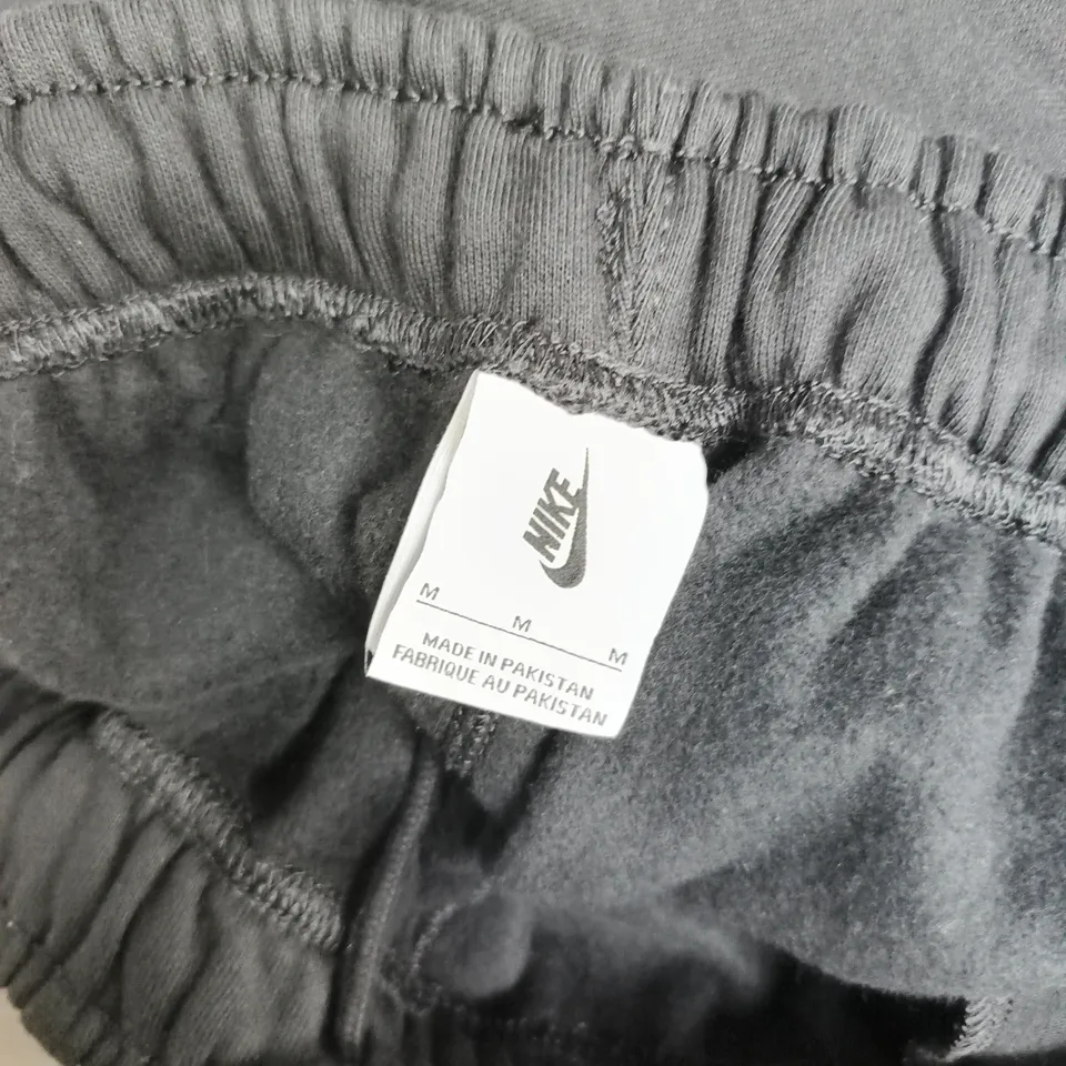 NIKE JOGGERS IN BLACK - MEDIUM